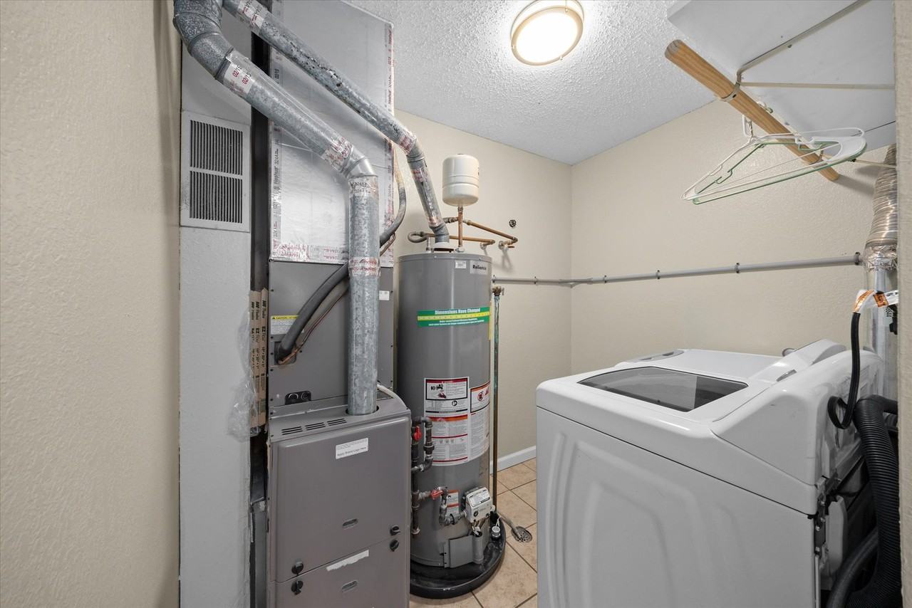 2107 N Keebler Ave #E - Photo 6 of 14