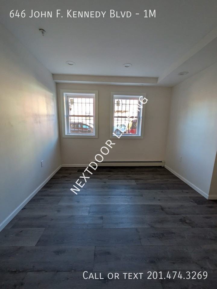 646 Kennedy Blvd #1M - Photo 3 of 8