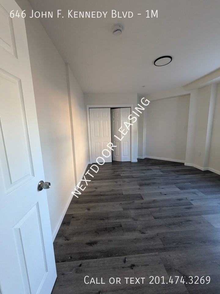 646 Kennedy Blvd #1M - Photo 5 of 8