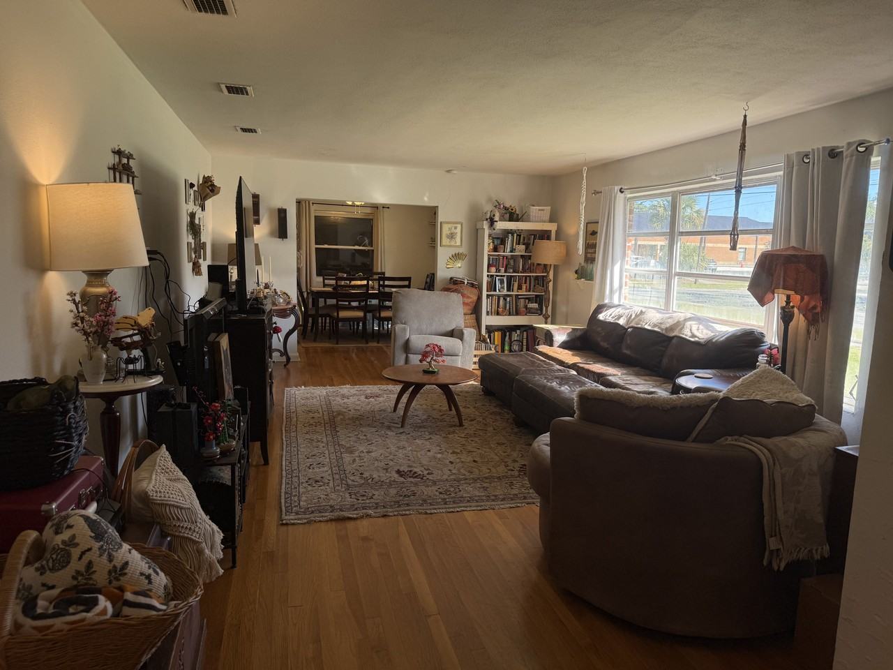 3043 Sherwood Dr - Photo 3 of 17