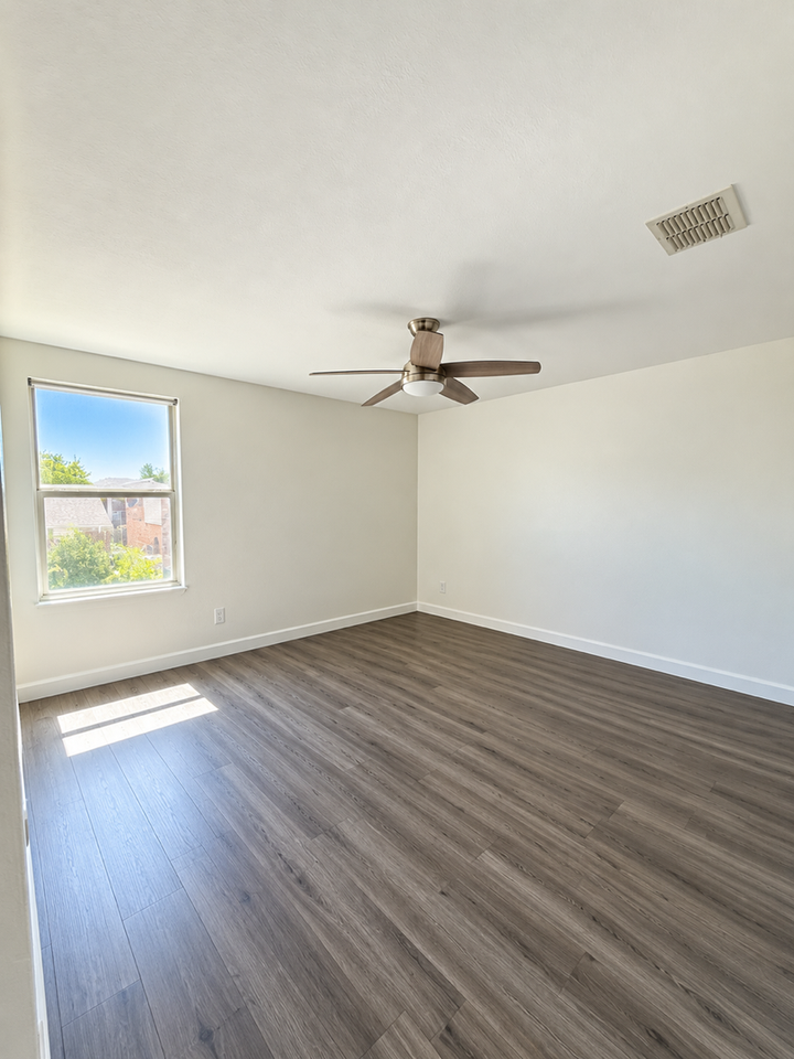 3921 Foxhound Ln - Photo 4 of 14