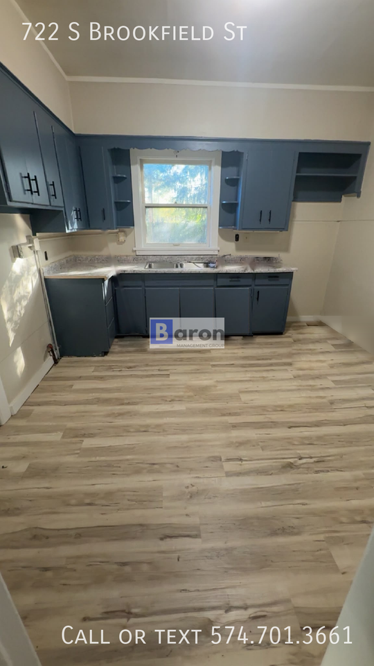 722 S Brookfield St - Photo 2 of 4