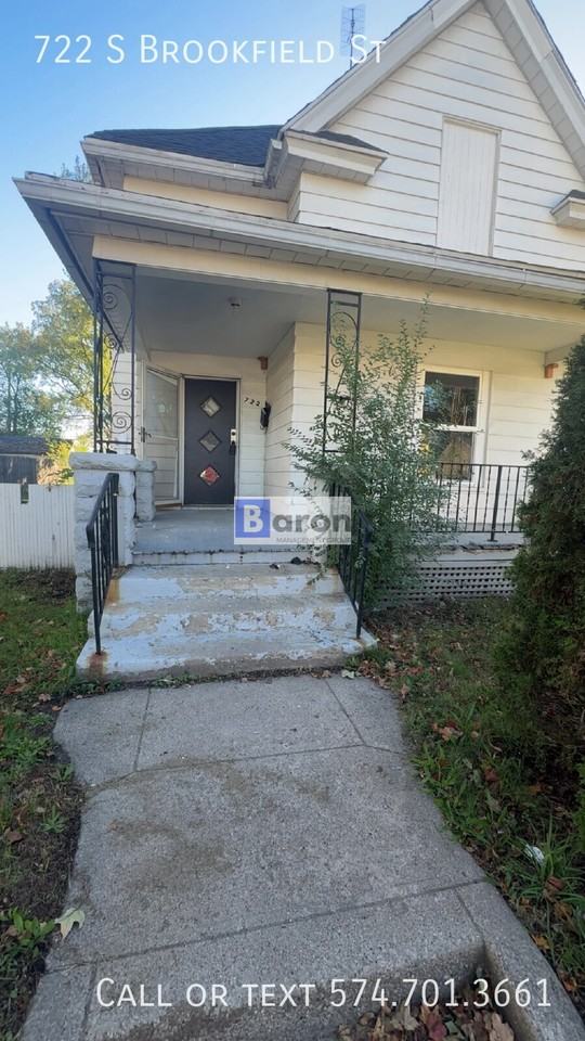 722 S Brookfield St - Photo 3 of 4
