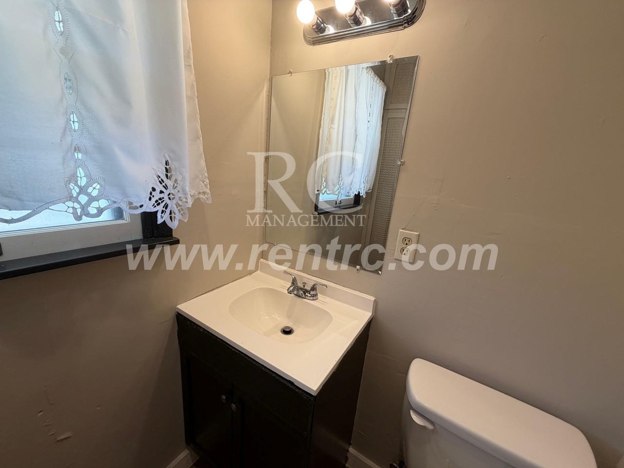 605 Shadowlawn Pl - Photo 7 of 17