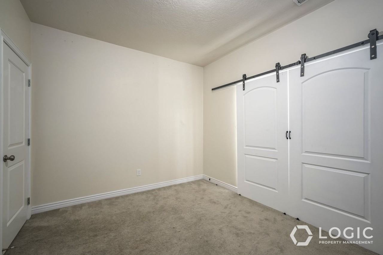 3887 S 1530 W - Photo 5 of 24