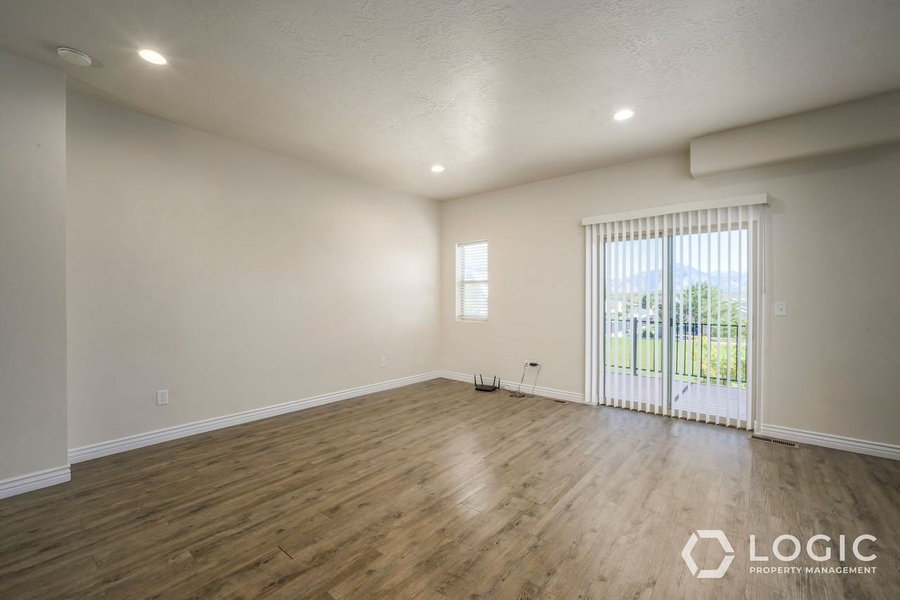 3887 S 1530 W - Photo 7 of 24