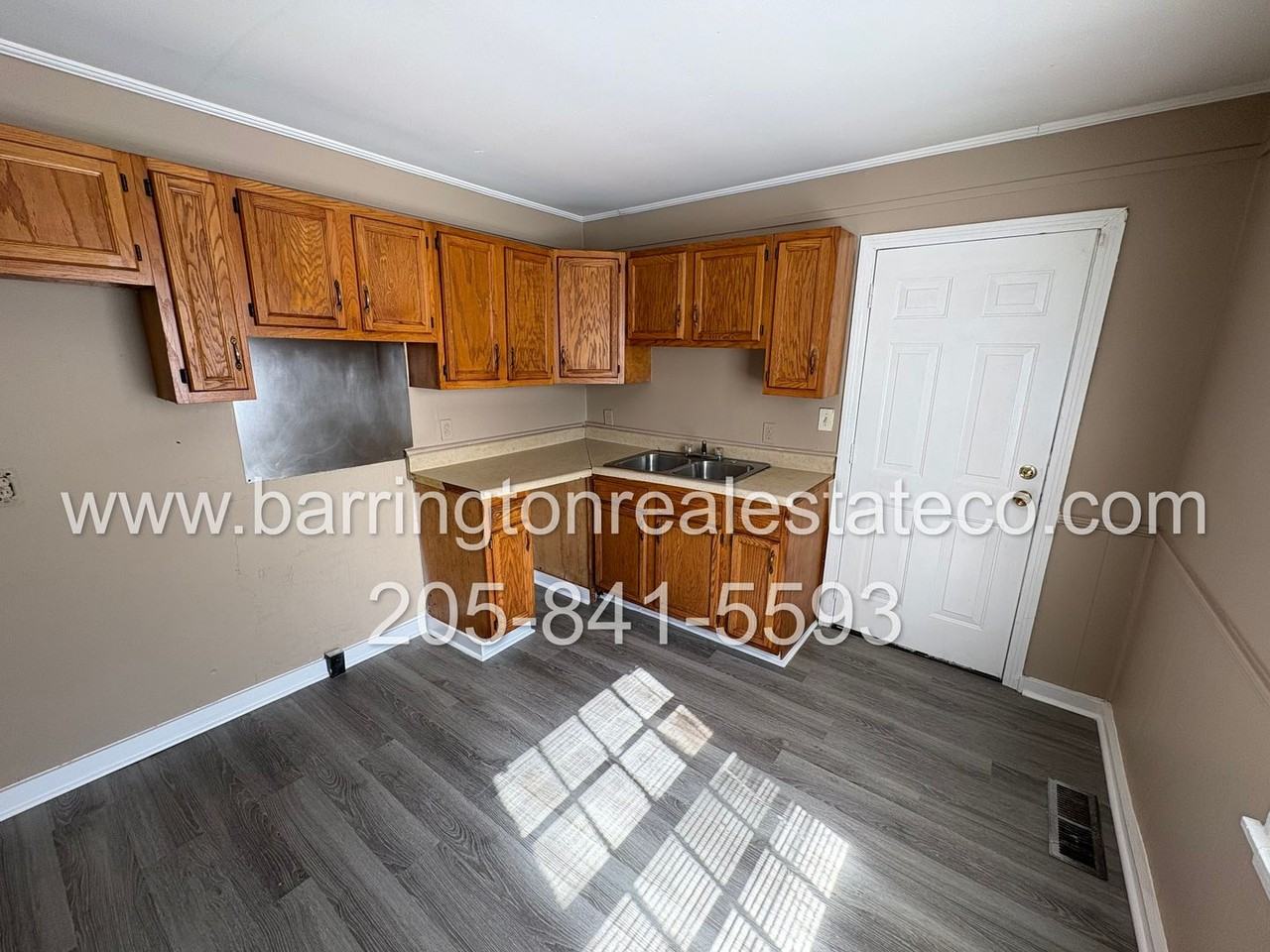 941 Parkway Dr - Photo 2 of 4