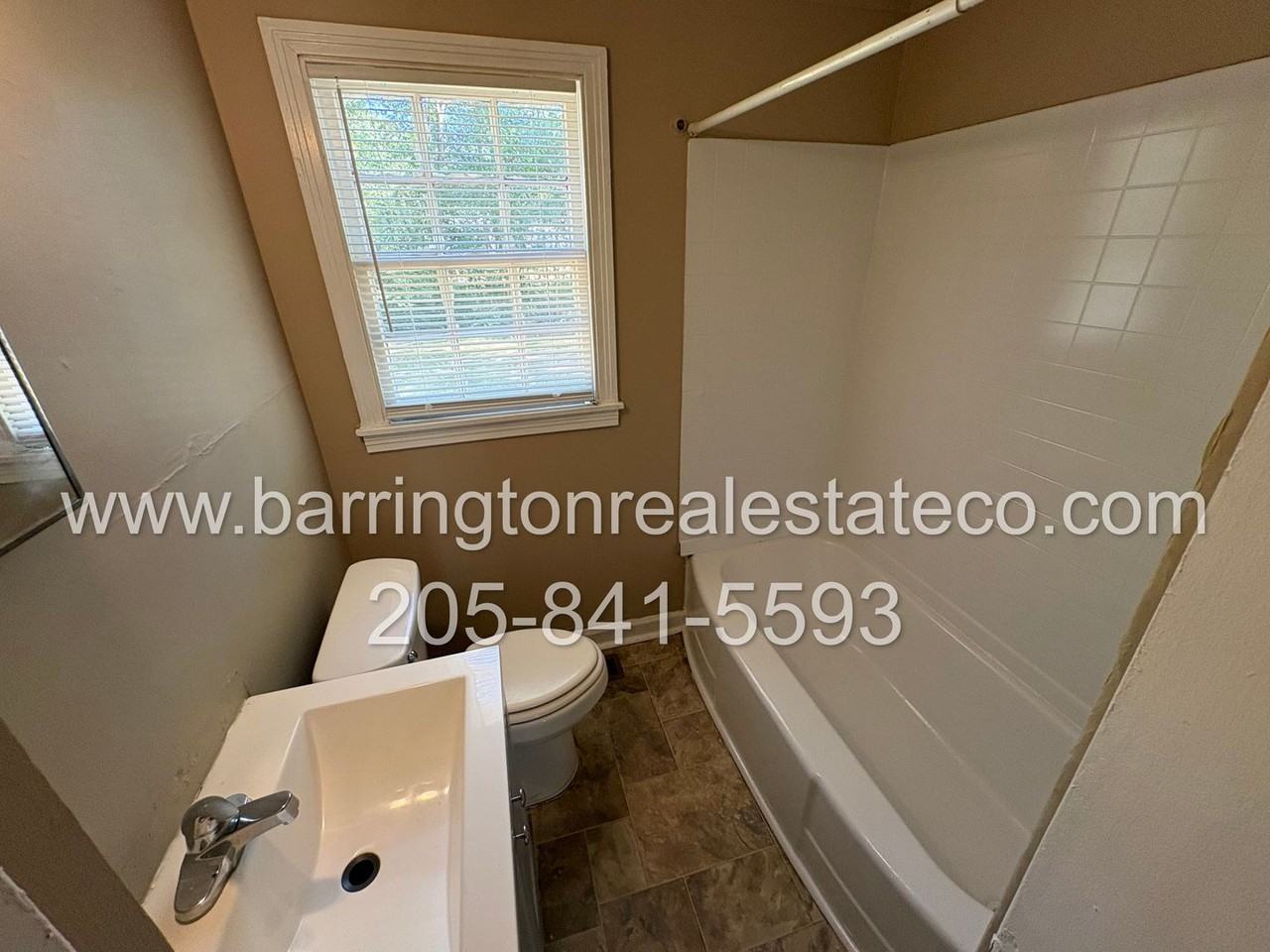 941 Parkway Dr - Photo 4 of 4