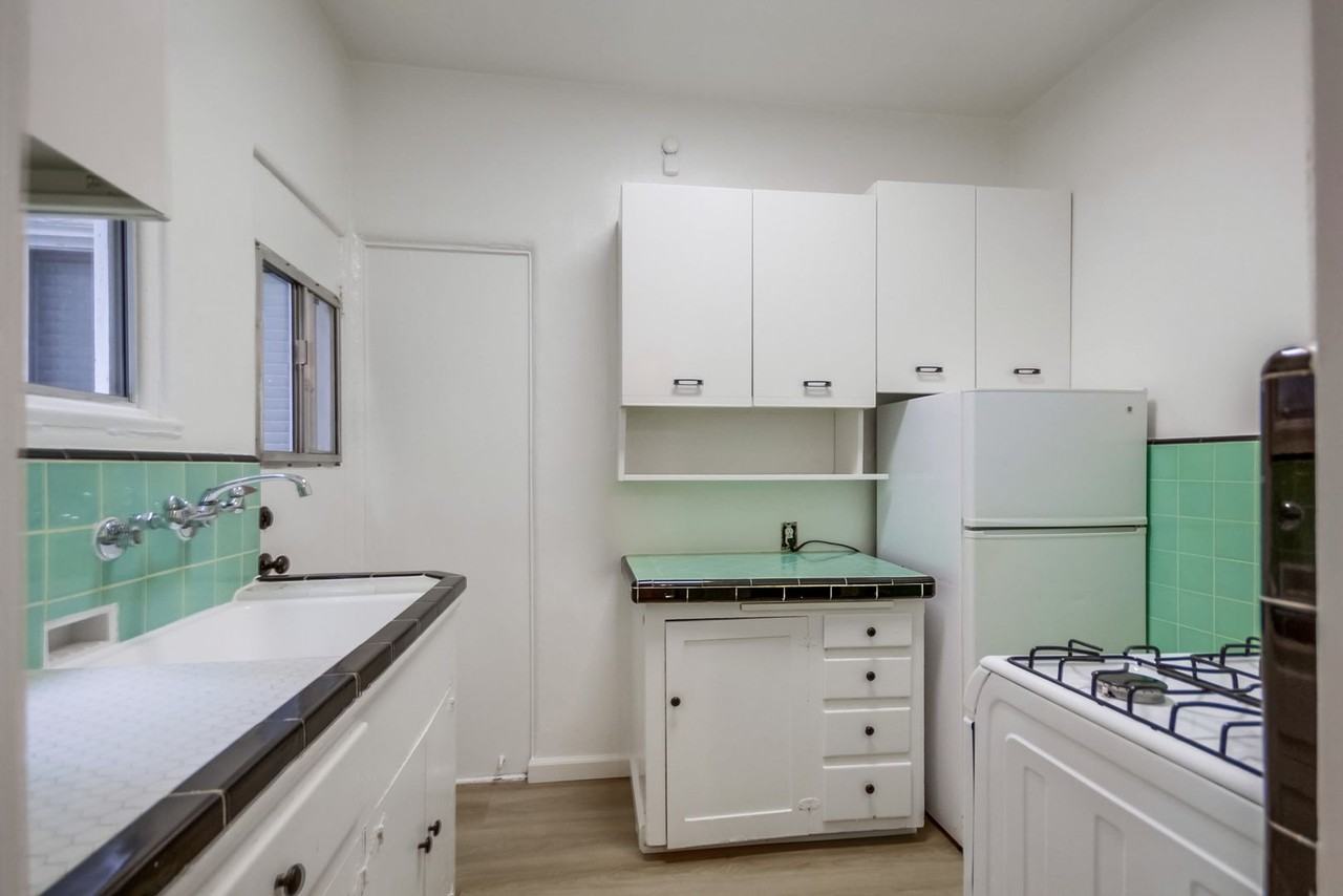 633 Pennsylvania Ave - Photo 2 of 36