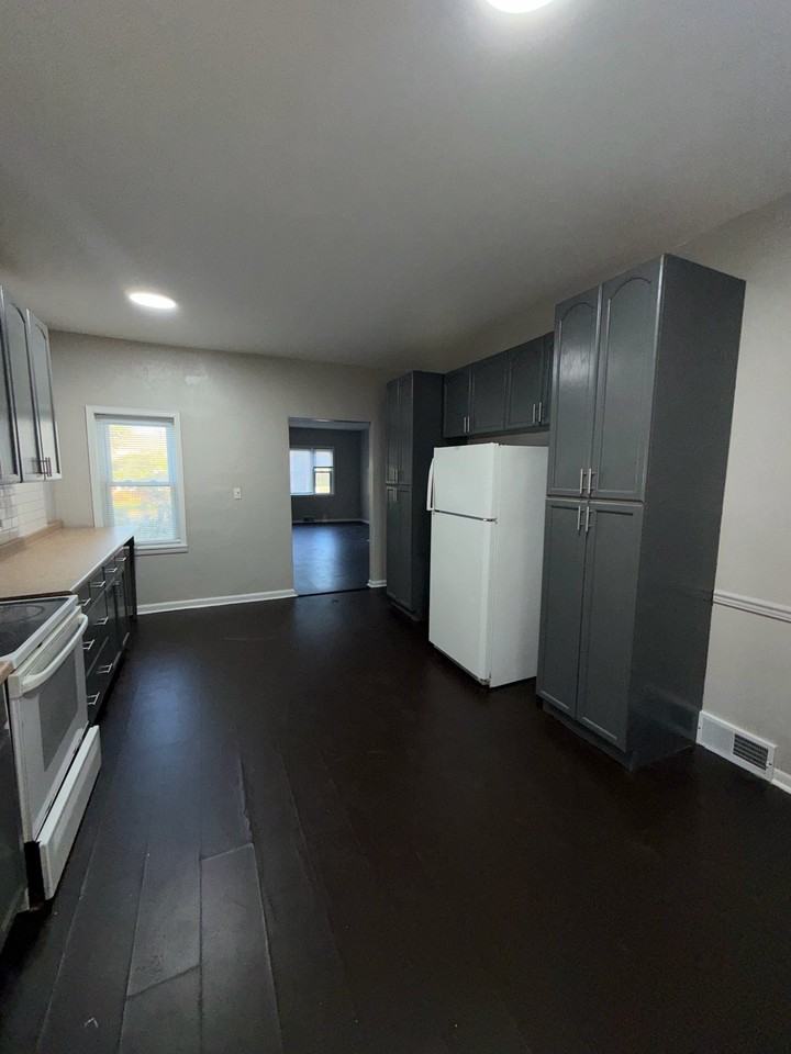 1607 Myott Ave #1 - Photo 4 of 8