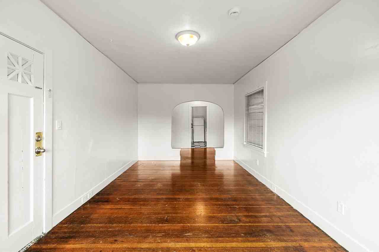 122 West Second Street - Photo 4 of 36