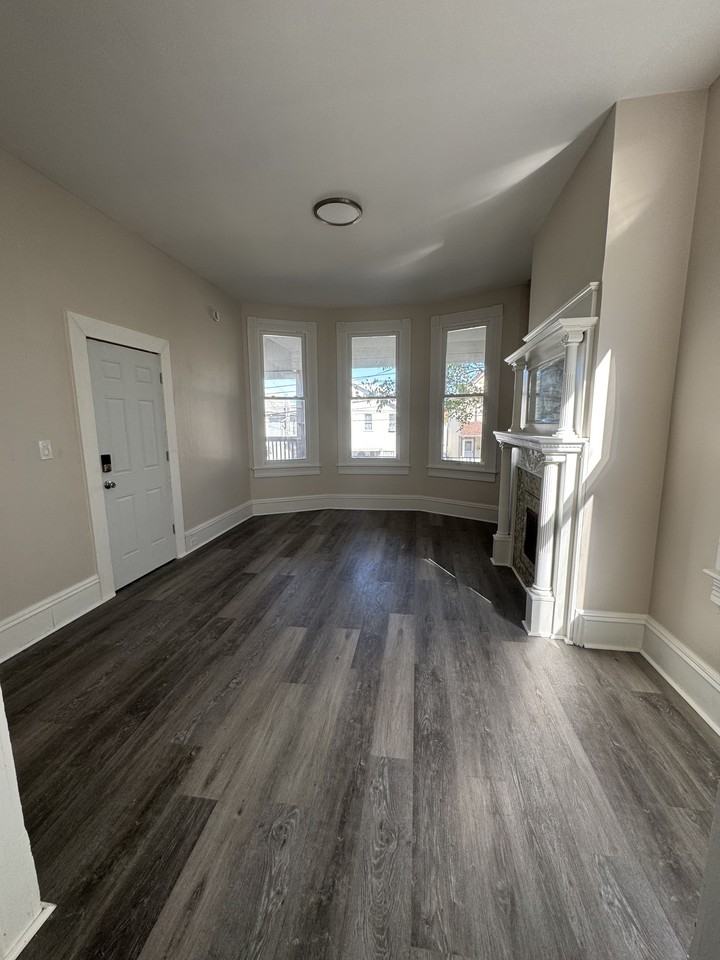 81-83 Dana Street - Photo 2 of 10