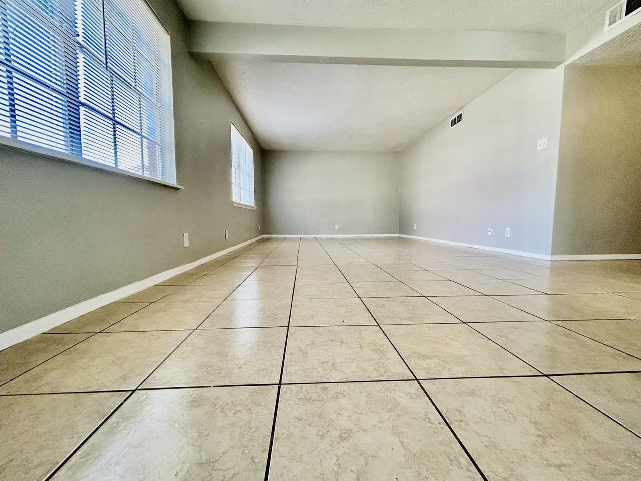 3812 Englewood Cir #3812 - Photo 2 of 31