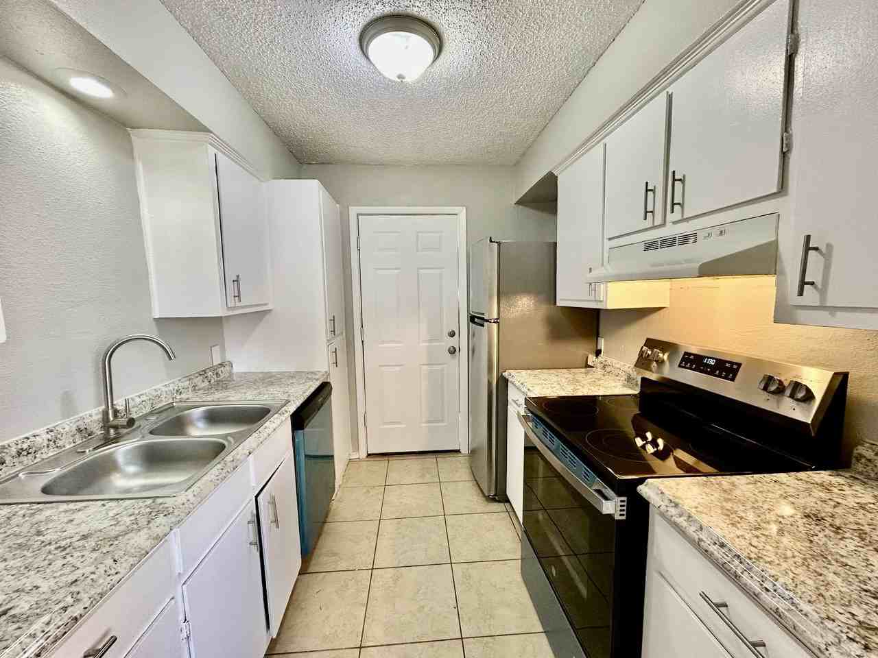 3812 Englewood Cir #3812 - Photo 3 of 31