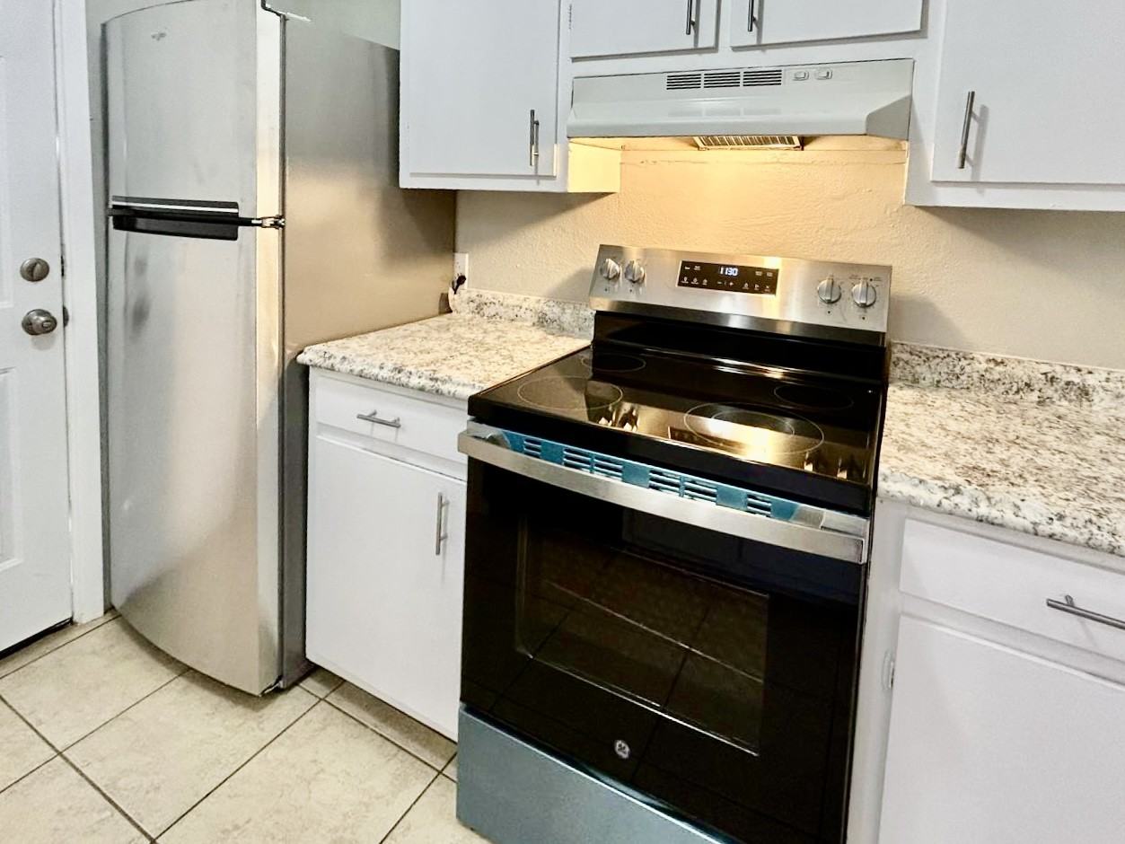 3812 Englewood Cir #3812 - Photo 4 of 31