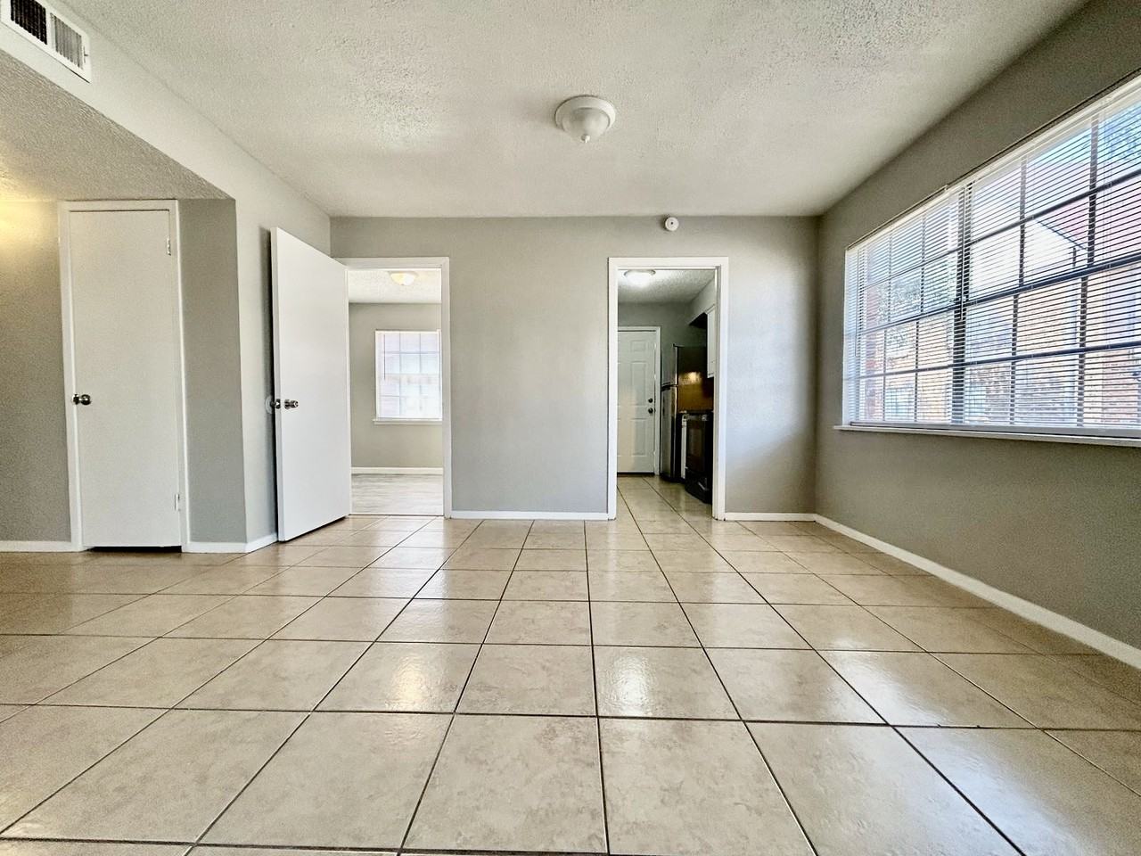 3812 Englewood Cir #3812 - Photo 6 of 31