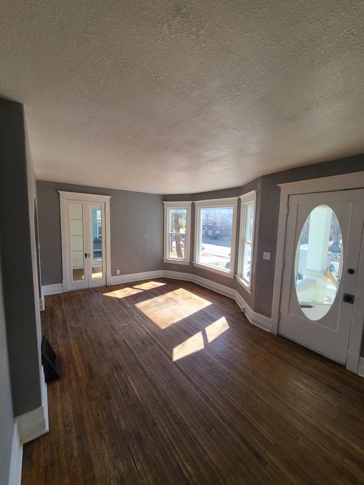 429 Baltimore St #1 - Photo 2 of 16
