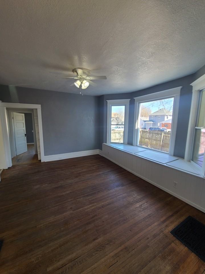 429 Baltimore St #1 - Photo 3 of 16