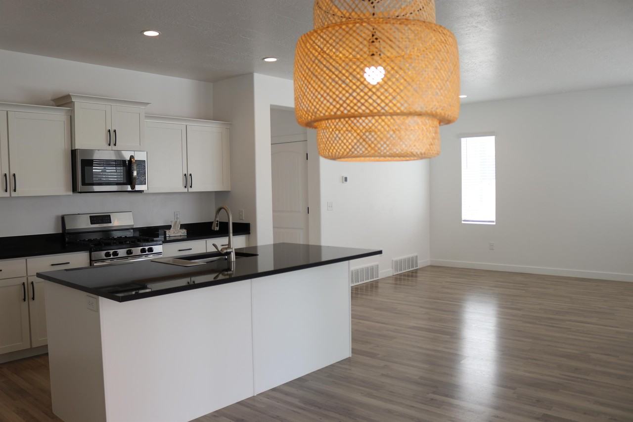 348 E Willowstone Ln #1 - Photo 3 of 48