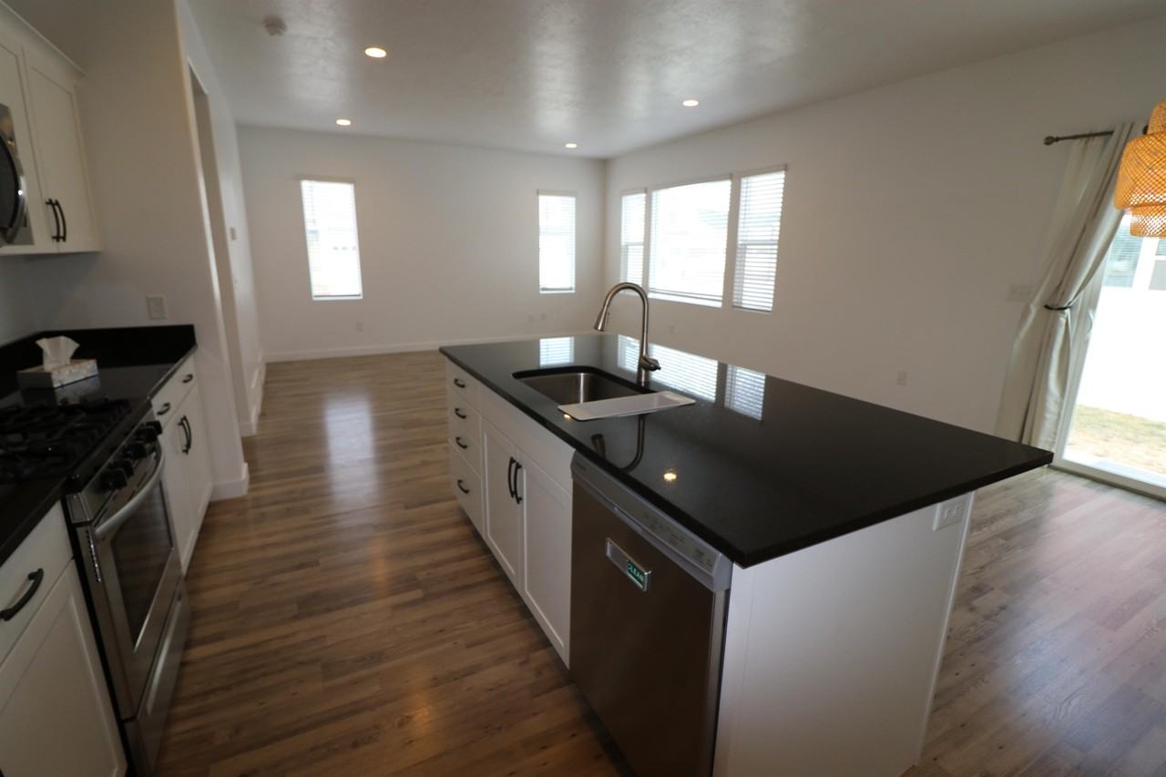 348 E Willowstone Ln #1 - Photo 4 of 48