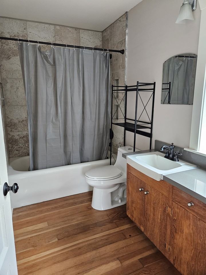 4715 N Pearl St #1 - Photo 4 of 6
