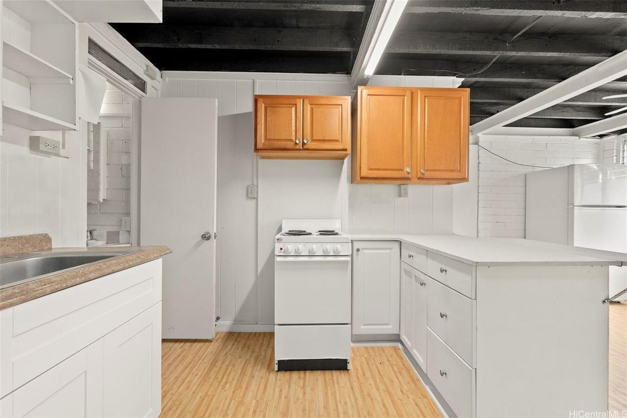 1708 Nakiu Pl - Photo 2 of 18