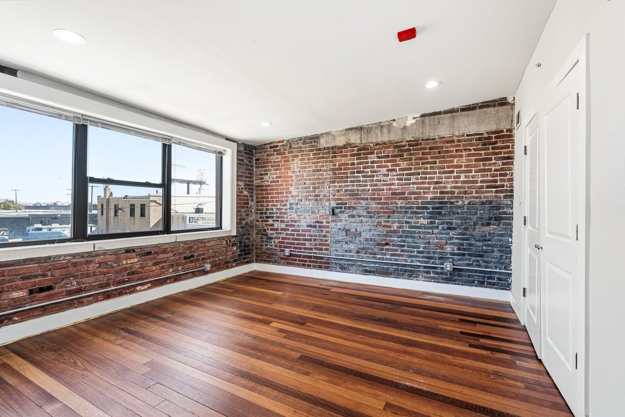 3421 Richmond St #210 - Photo 7 of 15