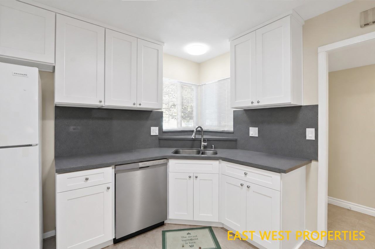 14391 Lyndon St #1 - Photo 6 of 33