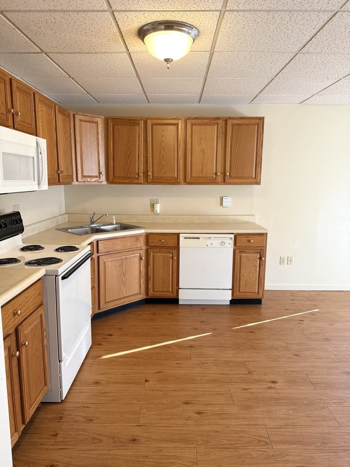 215 W 2nd St #3 - Photo 2 of 15