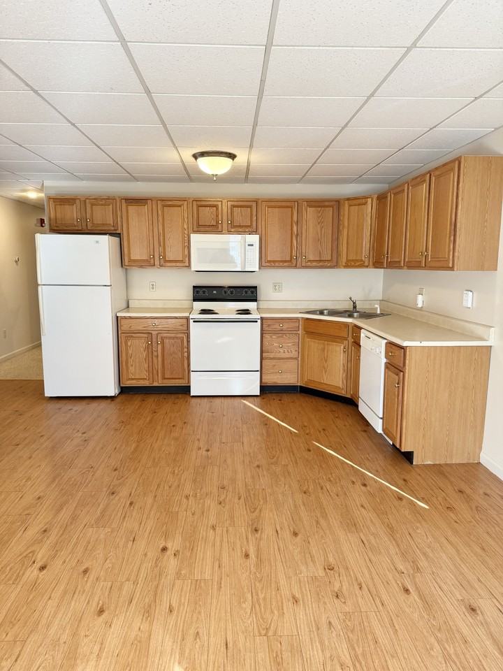 215 W 2nd St #3 - Photo 3 of 15