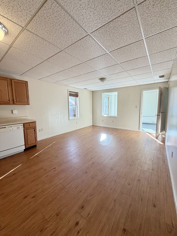 215 W 2nd St #3 - Photo 4 of 15