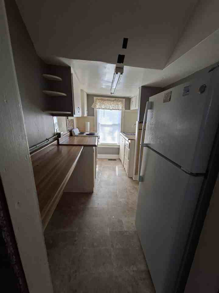 1195 Sw Fillmore St #3 - Photo 3 of 6