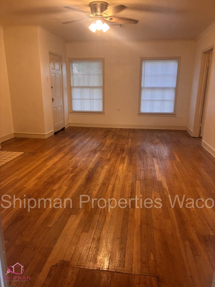 3107 Colcord Ave #B - Photo 4 of 14