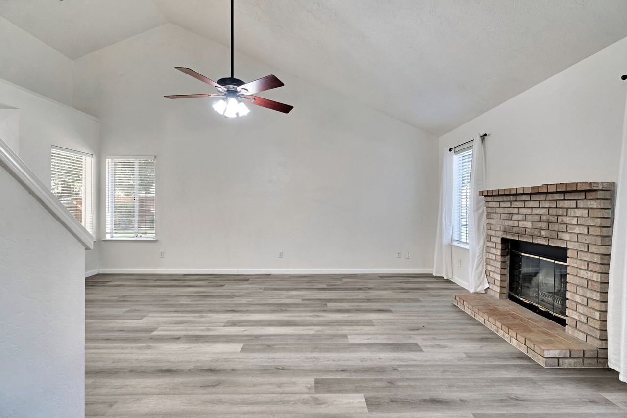 1809 E Jordan Ave #1 - Photo 6 of 30