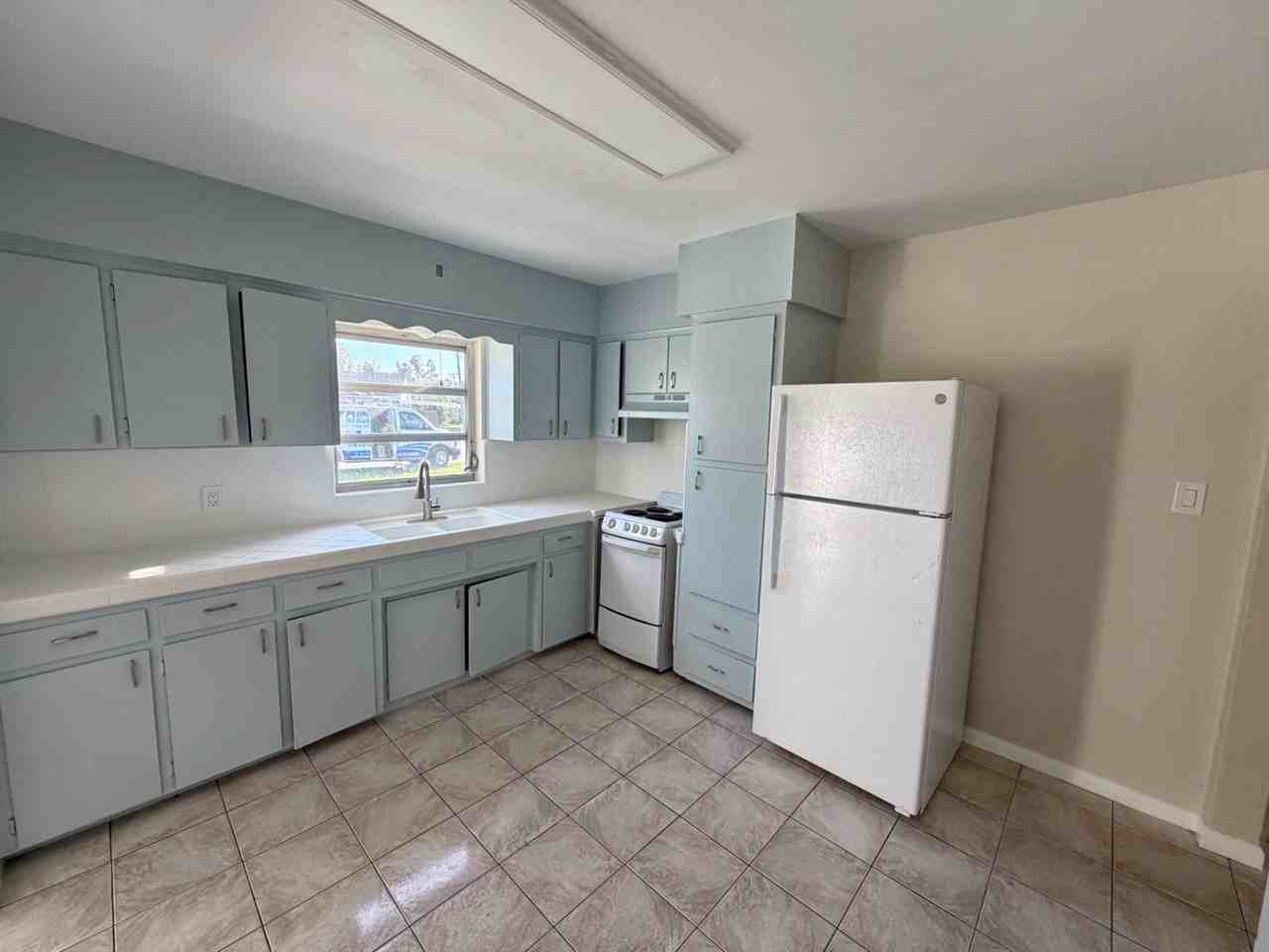 3705 W Gray St #1 - Photo 2 of 12