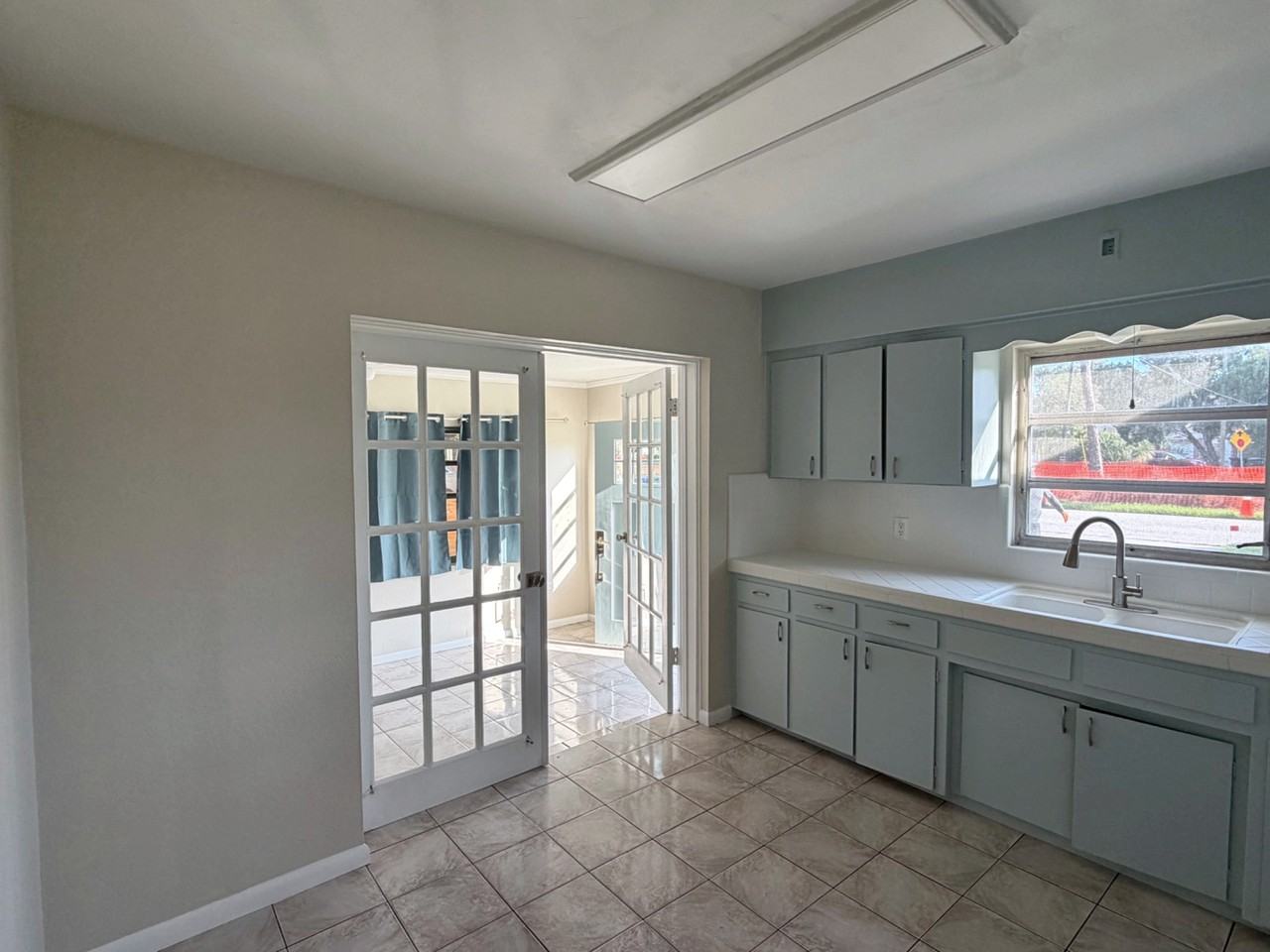 3705 W Gray St #1 - Photo 3 of 12