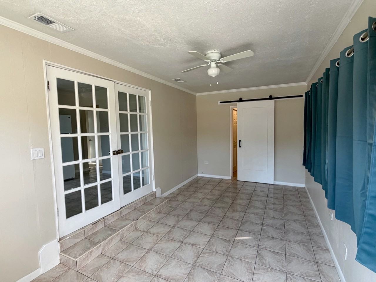 3705 W Gray St #1 - Photo 4 of 12