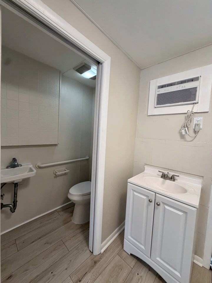 3705 W Gray St #1 - Photo 7 of 12