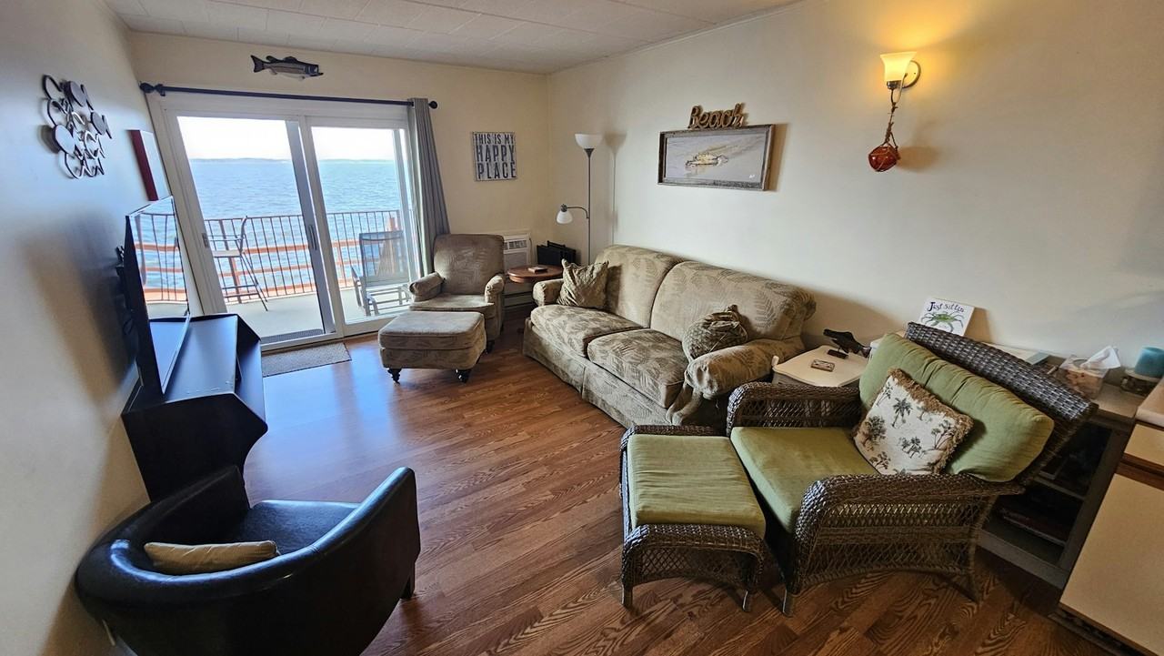 745 Mooring Rd - Photo 2 of 9