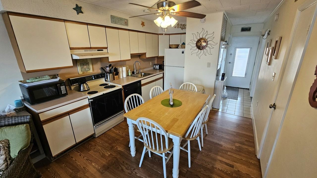 745 Mooring Rd - Photo 3 of 9