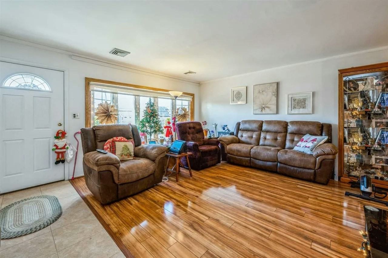 234 Pembrook Dr - Photo 2 of 14