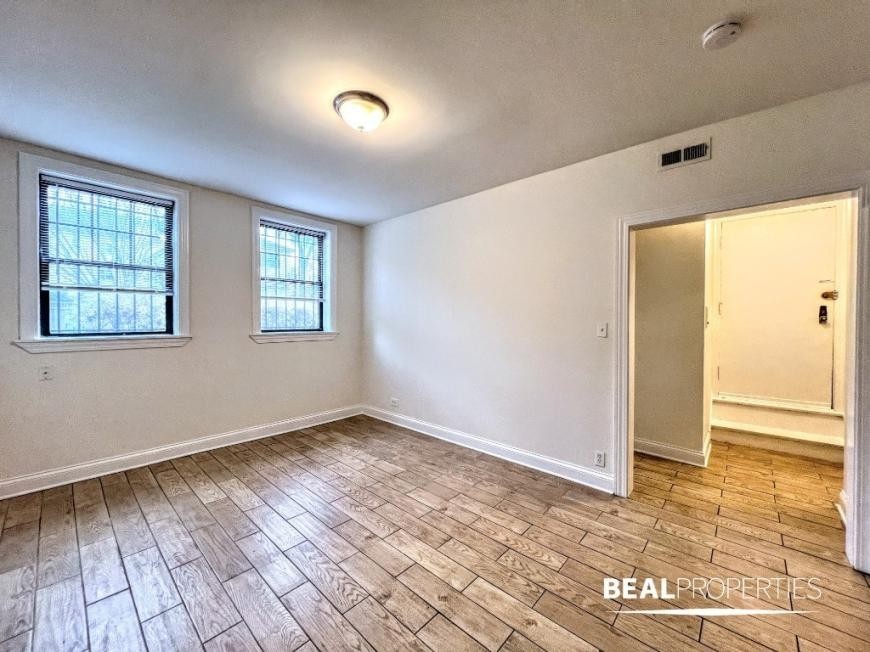 3902 N Janssen Ave - Photo 2 of 10