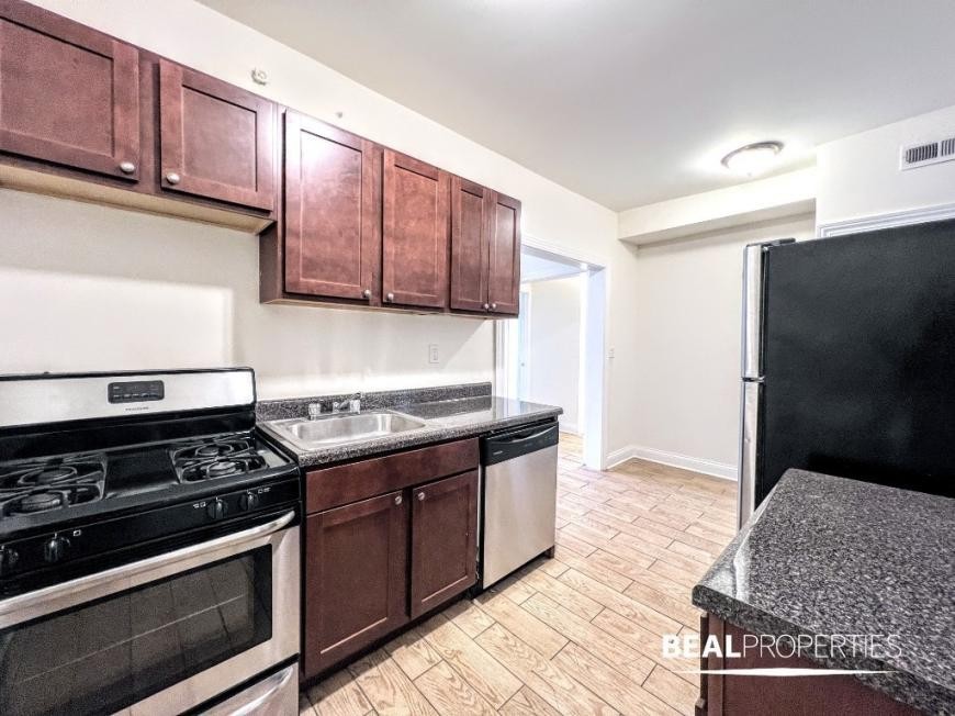 3902 N Janssen Ave - Photo 5 of 10