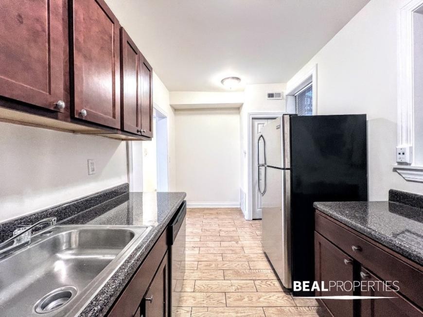 3902 N Janssen Ave - Photo 6 of 10