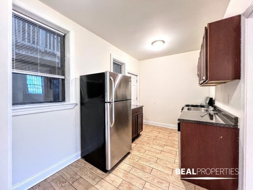 3902 N Janssen Ave - Photo 7 of 10