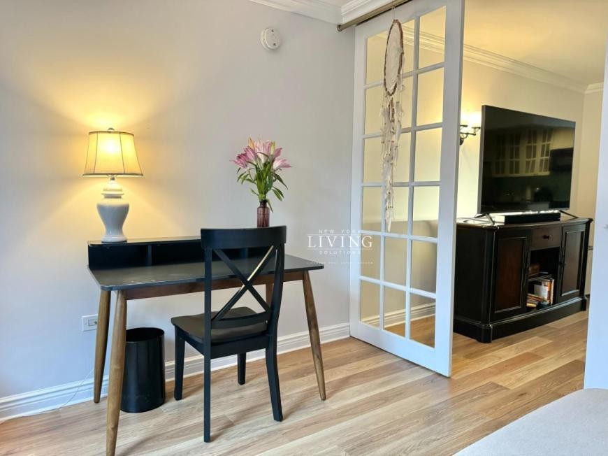 222 W 14th St - Photo 4 of 10