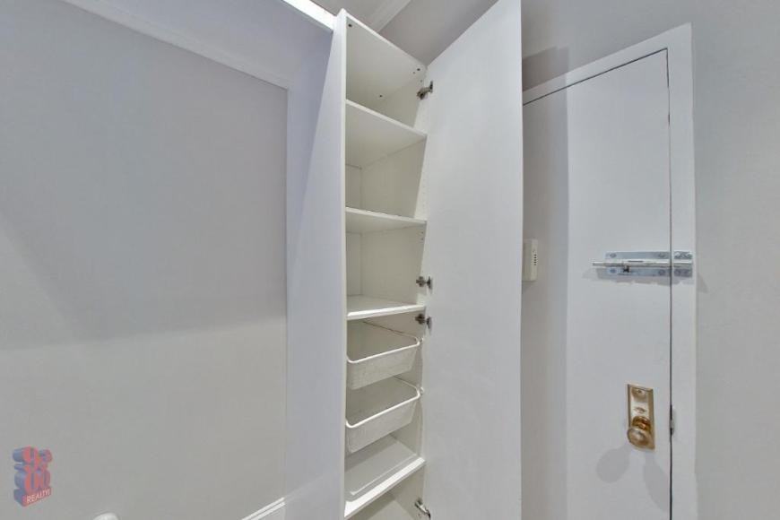358 W 51st St - Photo 4 of 5