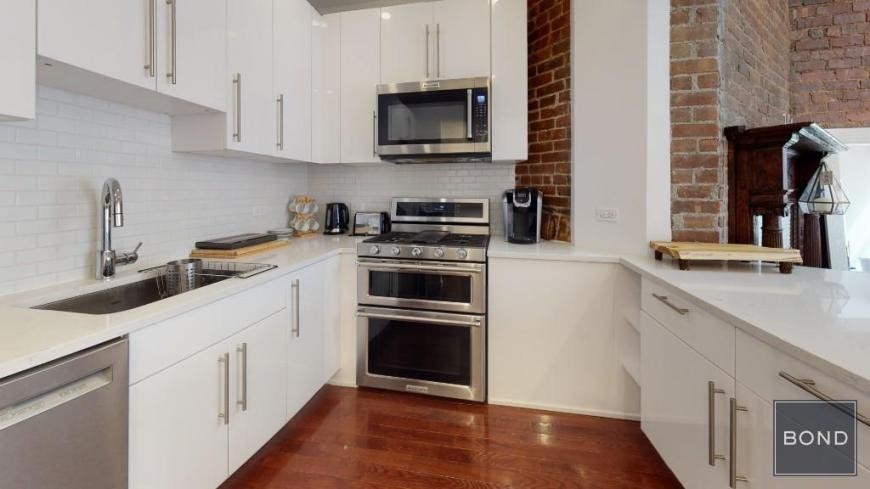 210 W 138th St - Photo 3 of 9