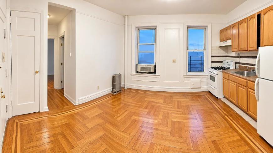 4582 Manhattan College Pkwy - Photo 2 of 5