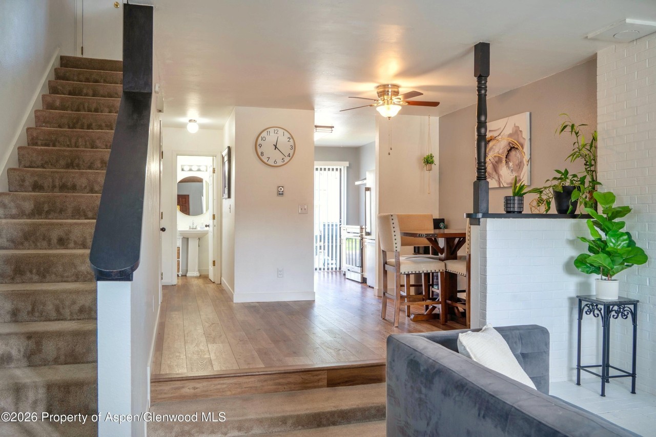 998 Wamsley Way - Photo 3 of 12